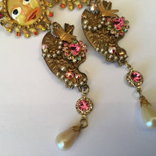 Load image into Gallery viewer, One-of-a-kind Quirky Vintage Miriam Haskell style Earrings - shopcurious
