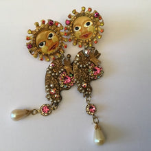 Load image into Gallery viewer, One-of-a-kind Quirky Vintage Miriam Haskell style Earrings - shopcurious