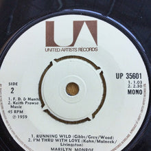 Load image into Gallery viewer, Marilyn Monroe 7” Vinyl Record - I Wanna Be Loved By You - shopcurious