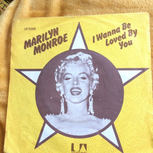 Marilyn Monroe 7” Vinyl Record - I Wanna Be Loved By You - shopcurious