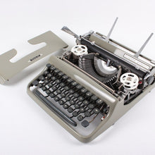 Load image into Gallery viewer, Original Olivetti Lettera 22 Manual Portable Vintage Typewriter - shopcurious
